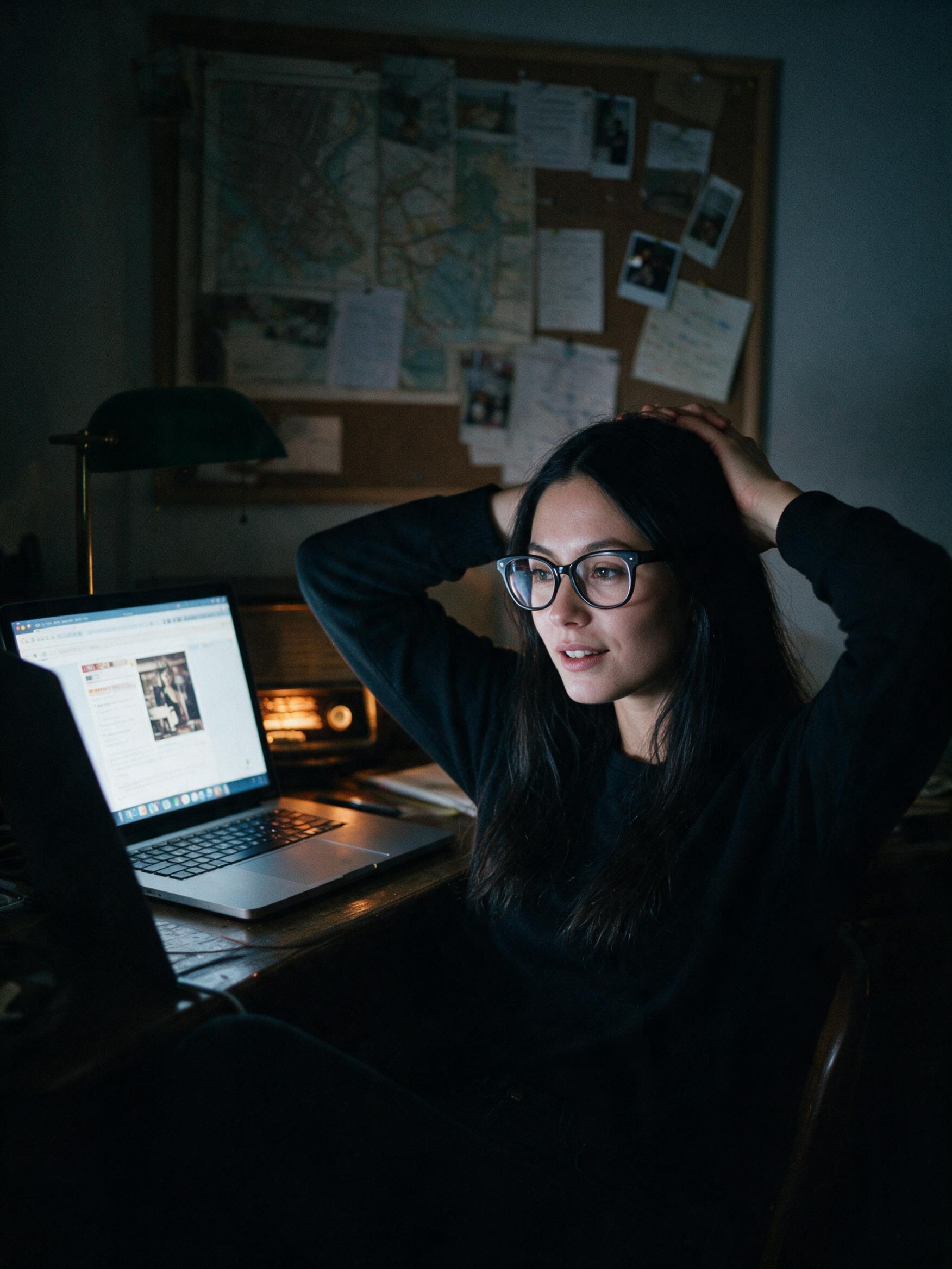 Me at my desk with a Russian forum thread open on the screen and a notebook under my hand.