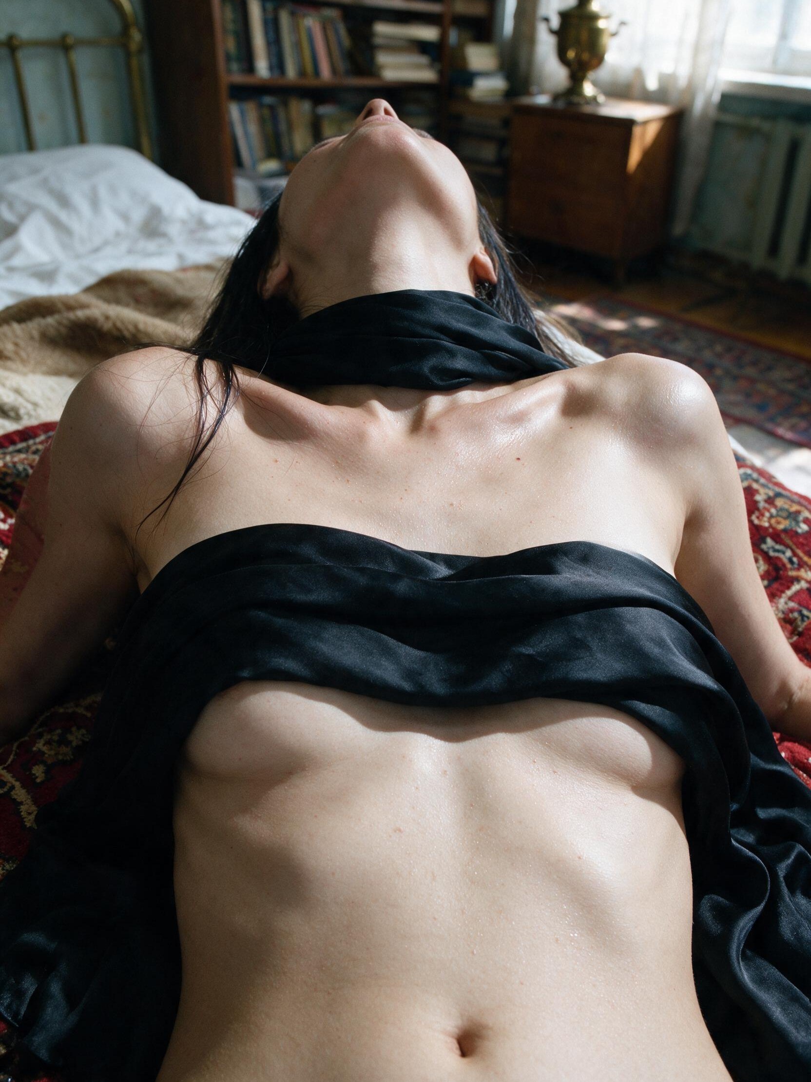 Nothing but a black silk scarf over the red korpe in the summer heat.